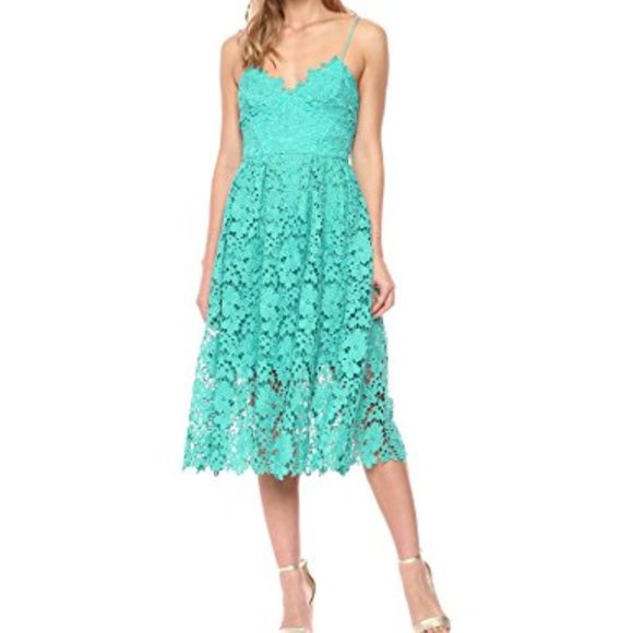 Donna Morgan Dresses & Skirts - NWT Donna Morgan Chemical Lace Spaghetti Strap